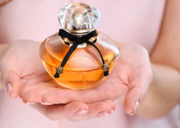 O que fazer com frascos de perfume vazios além de jogá-los no lixo