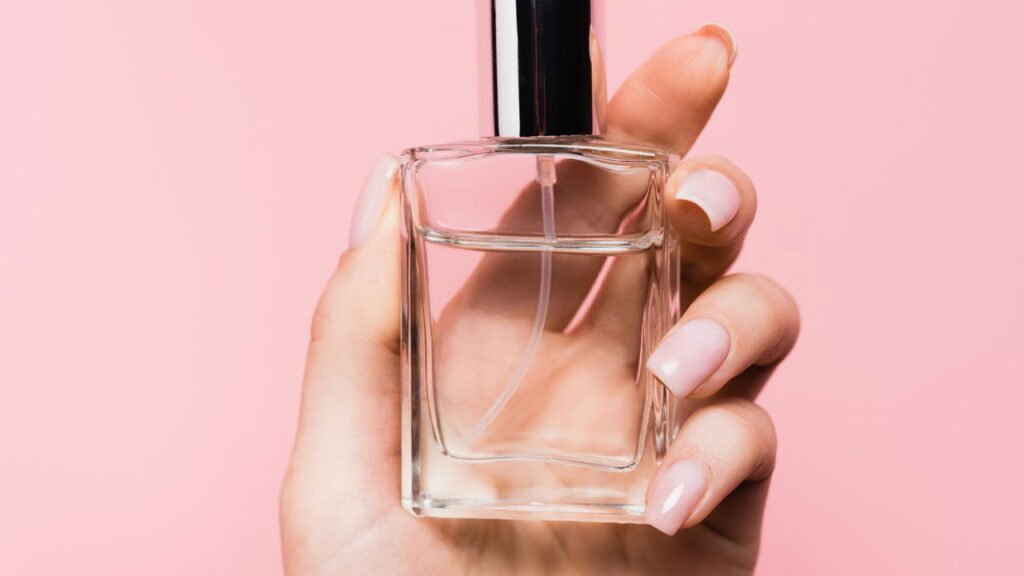 O que fazer com frascos de perfume vazios além de jogá-los no lixo