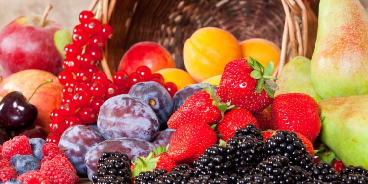 Conheça as frutas vermelhas mais ricas em antioxidantes e vitamina C