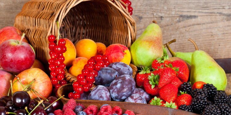 Você deve evitar essas frutas para melhorar a saúde do fígado