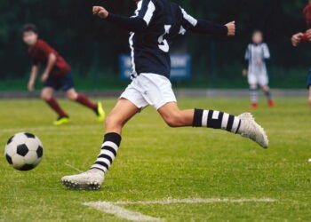 Chutar uma bola pode ser o gol da sua saúde física e mental?