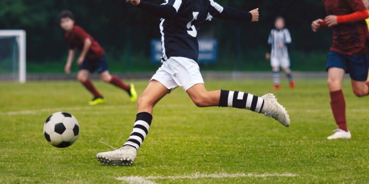 Chutar uma bola pode ser o gol da sua saúde física e mental?