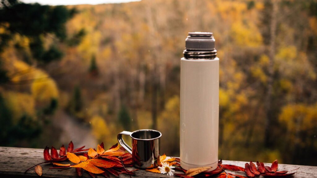 Esse é o melhor jeito de limpar garrafas térmicas em casa, veja dicas