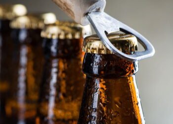 Você vai se surpreender com o que dá para fazer com garrafas de cerveja