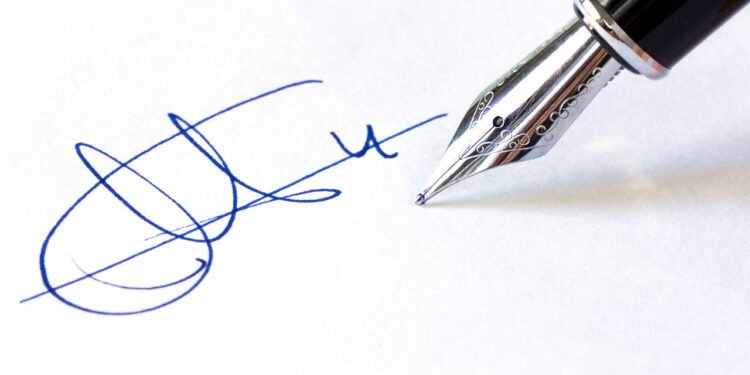 O que significa sublinhar o nome na assinatura e por que isso chama atenção