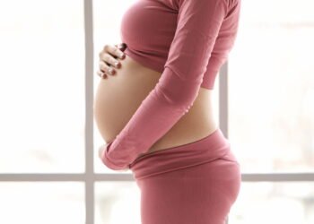 Gestantes em risco ao fazerem esse procedimento comum no rosto