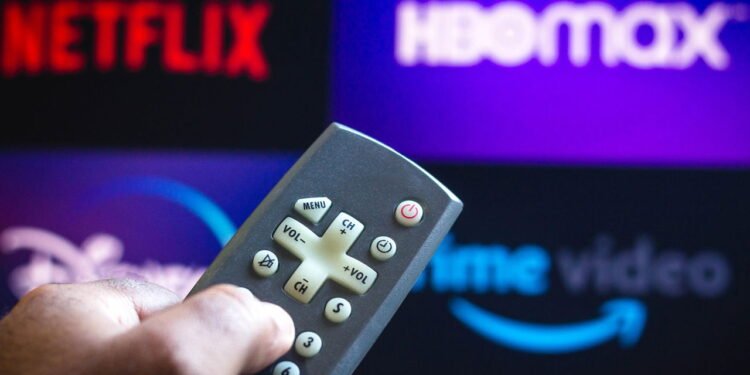 Max segue Netflix e impõe cobrança por senha compartilhada