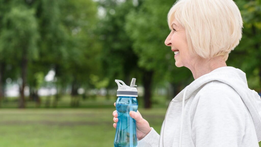 Quem está na terceira idade pode fazer essa rotina de 10 dias e se hidratar como nunca antes!