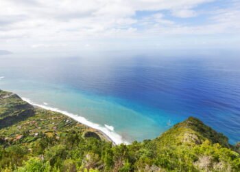 Descoberta de ilha no Atlântico pode mudar a economia brasileira