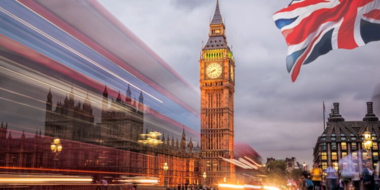 A Inglaterra vive a pior onda de violência contra imigrantes