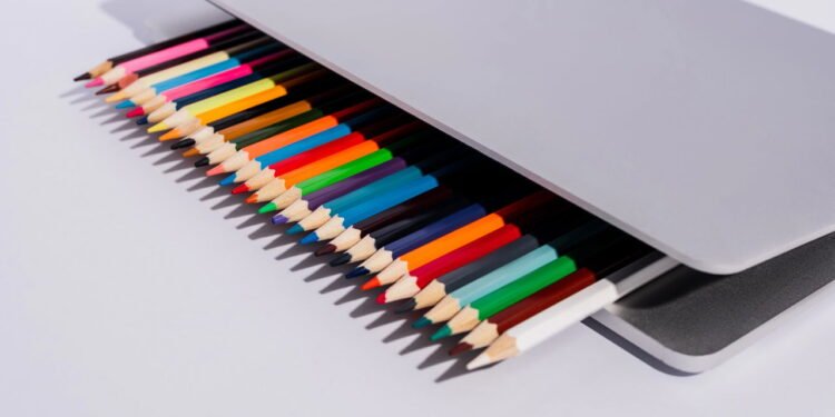 lápis de cor - Créditos: depositphotos.com / VadimVasenin