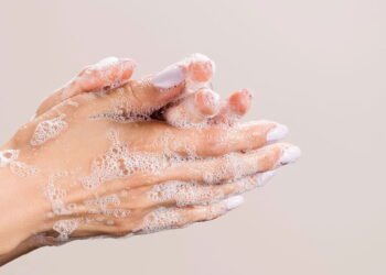 Conheça o ritual de sal e arroz que promete trazer prosperidade para sua vida