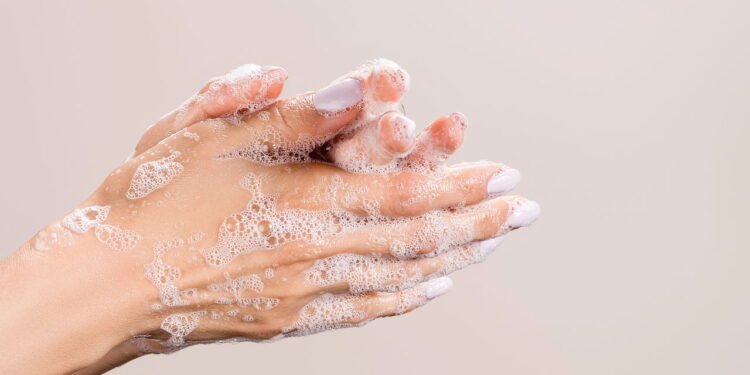 Lavar as mãos - Créditos: depositphotos.com / HayDmitriy