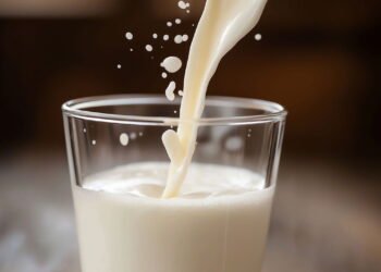 Alerta de produto perigoso em marca de leite causa retirada do produto