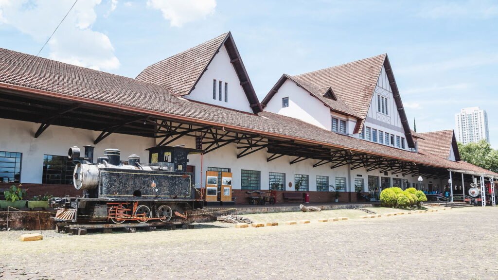 Essa cidade surpreende com ruas arborizadas e vida tranquila