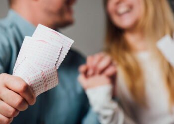 Aposentado encontra bilhete da loteria no bolso e descobre que ganhou 24 milhões