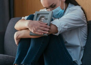 Entenda o verdadeiro significado de sonhar com quem já se foi