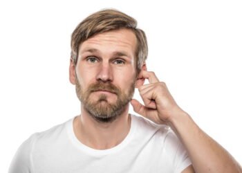 Ouvido entupido? Veja 8 truques caseiros que realmente funcionam