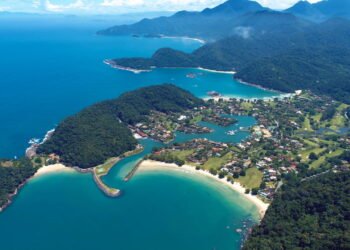 Essa cidade do RJ tem praias lindas, centro histórico e até fiorde tropical
