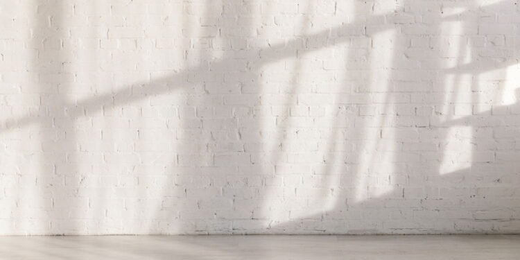 O melhor truque para tirar as manchas da sua parede branca