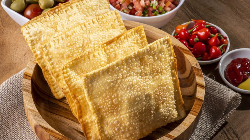 2 ingredientes, 4 passos e uma massa de pastel irresistível