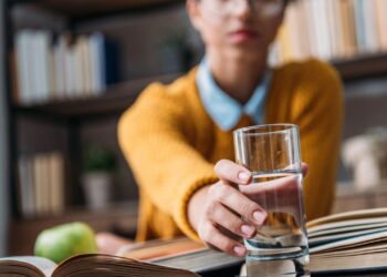 Beber água nesse horário vai melhorar muito a sua saúde