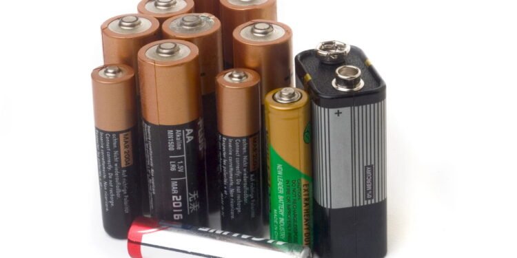 Se você tem pilhas descarregadas em casa veja o que pode fazer com elas