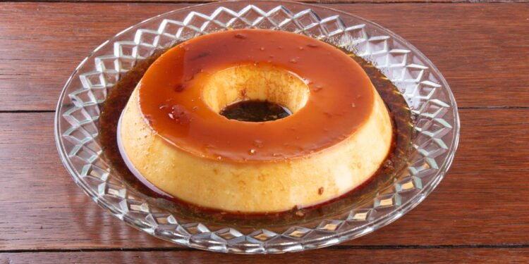 Você só precisa de 2 coisas pra fazer esse pudim delicioso