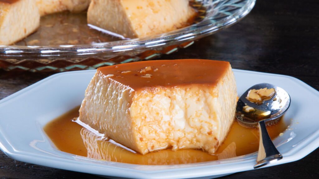 Você só precisa de 2 coisas pra fazer esse pudim delicioso