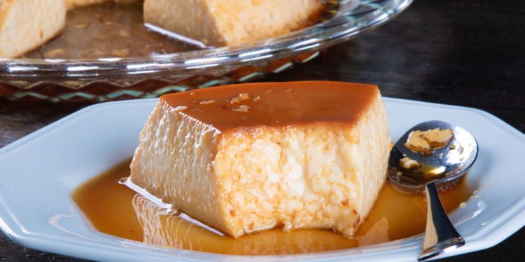 Você só precisa de 2 coisas pra fazer esse pudim delicioso