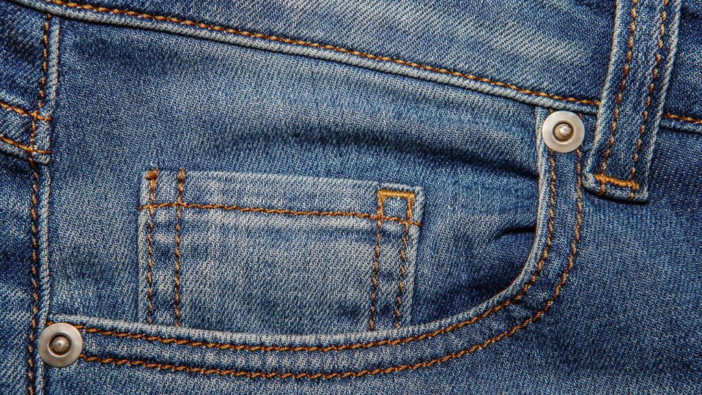 Este pequeno detalhe nos jeans tem uma história fascinante