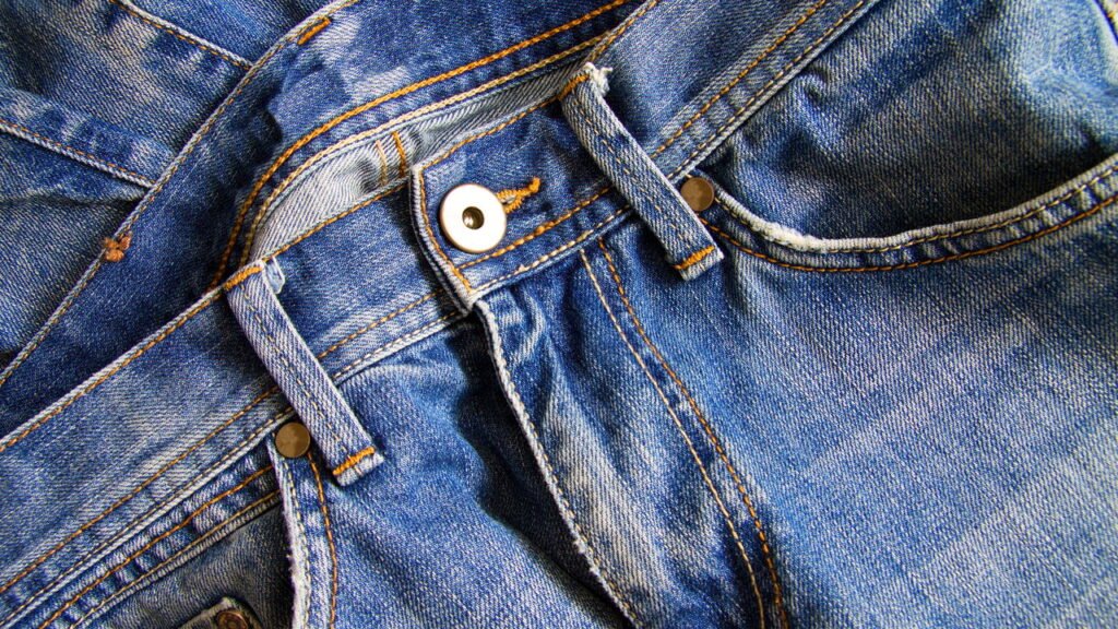 Este pequeno detalhe nos jeans tem uma história fascinante
