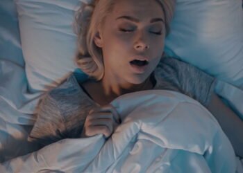 O que significa acordar cansado mesmo dormindo bem?