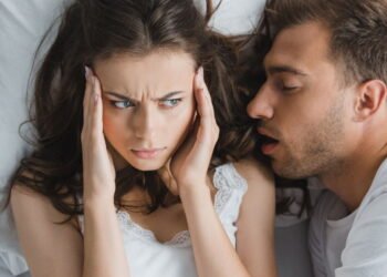 Esse simples hábito antes de dormir pode acabar com o Ronco