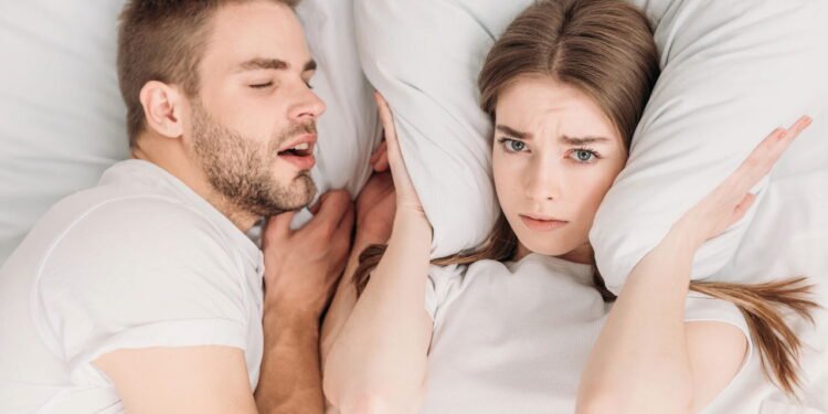 o erro comum que faz você roncar mais e nem percebe - Créditos: depositphotos.com / AndrewLozovyi