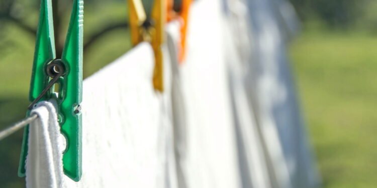 Conheça as melhores técnicas para secar roupas em ambientes apertados