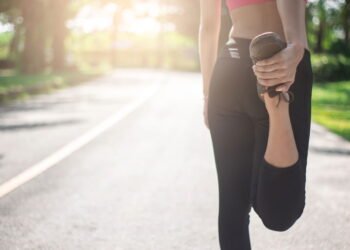 Como 10 minutos de corrida estacionária queimam calorias rapidamente?