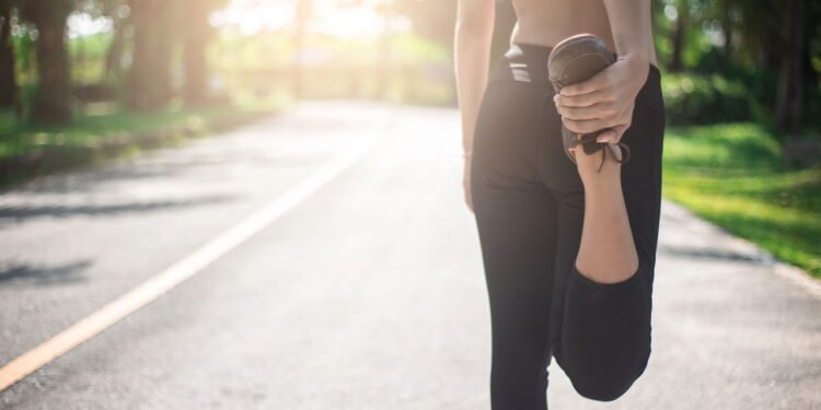 Como 10 minutos de corrida estacionária queimam calorias rapidamente?
