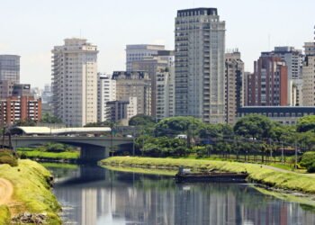 Como escolher a cidade ideal para viver bem e crescer na carreira