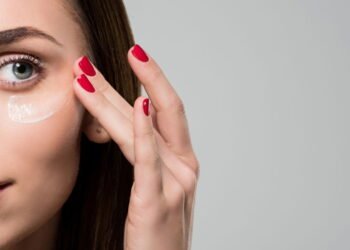 A parte mais sensível do rosto que todos esquecem de cuidar