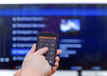 4 formas de conectar o celular na TV de maneira simples