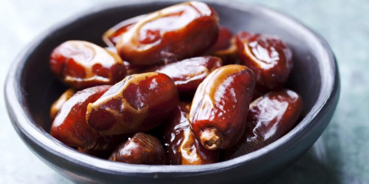 adoce sem culpa usando tâmaras no lugar do açúcar refinado - Créditos: depositphotos.com / livfriis