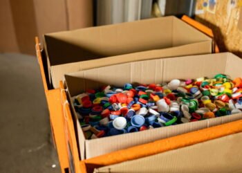 O poder oculto das tampinhas plásticas que pode mudar vidas