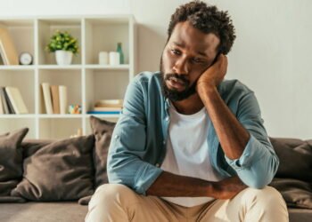 O que realmente significa se sentir exausto todos os dias mesmo dormindo o suficiente?