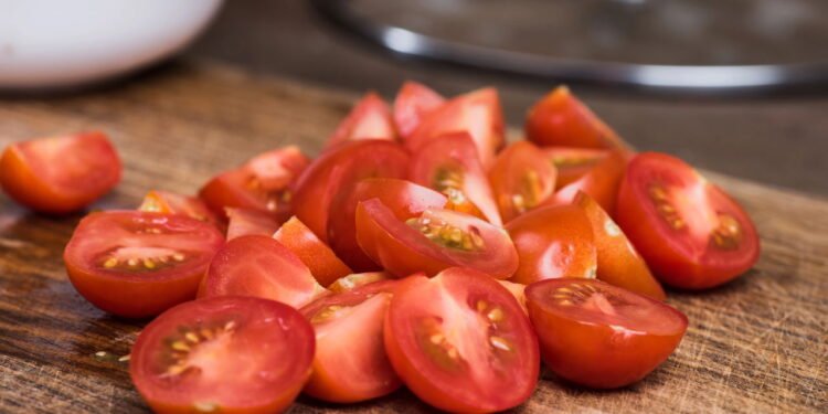 Tenha tomate-cereja em casa o ano todo com estas dicas simples