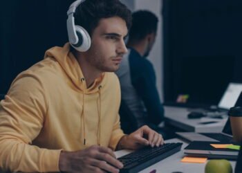 Novo estudo revela um hábito comum que acelera o declínio mental