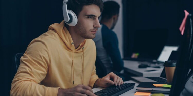 Novo estudo revela um hábito comum que acelera o declínio mental