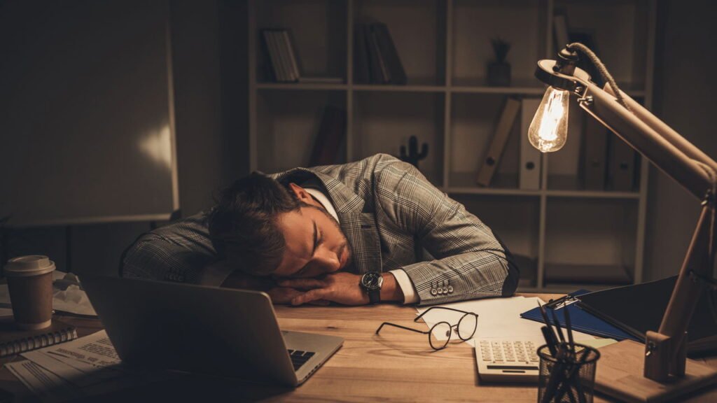 Novo estudo revela um hábito comum que acelera o declínio mental