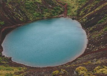 Cientistas apontam que vulcão submarino pode entrar em erupção