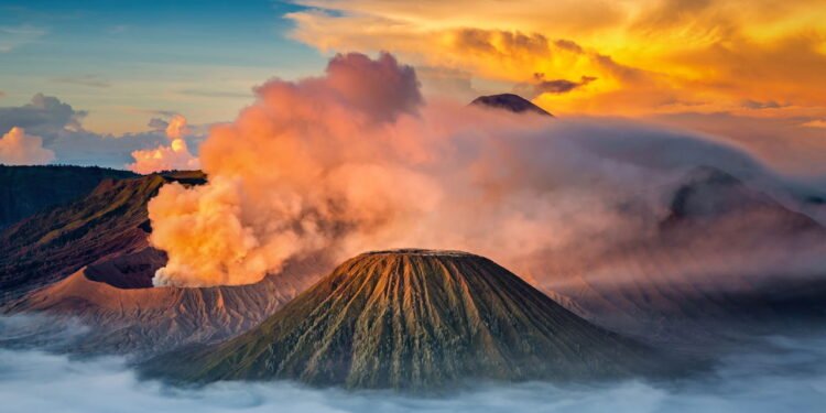 Vulcão grande // Créditos: depositphotos.com / platongkoh01
